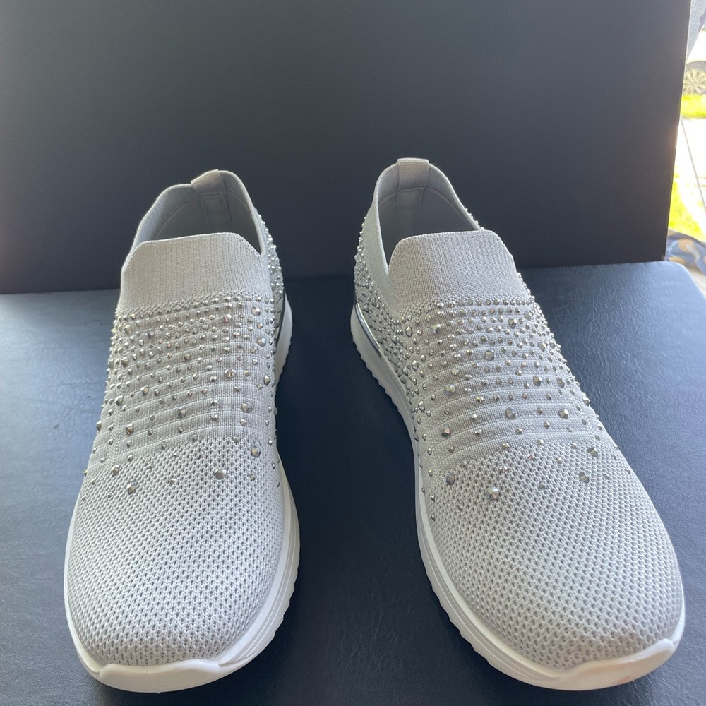 Kenneth Cole Reaction Elegant Silver Slip-On Women's Shoes size 8.5